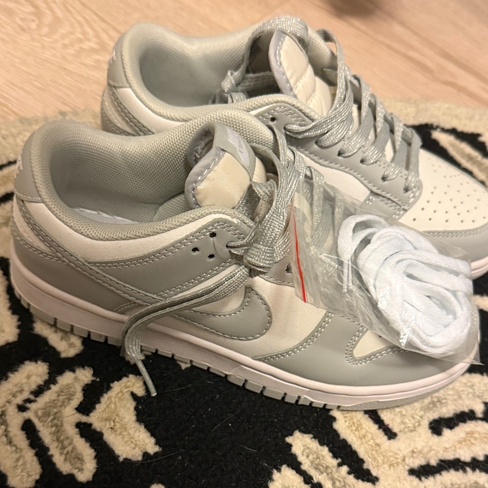 Gray nike dunks